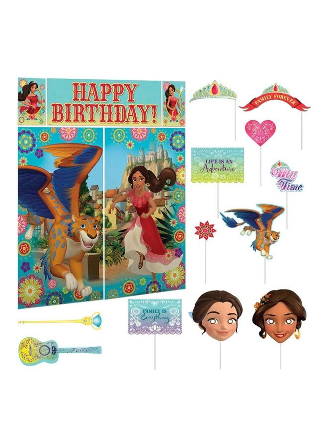 أمسكان ملصقات مشهد من مسلسل "Elena Of Avalor" مع إكسسوارات تصوير