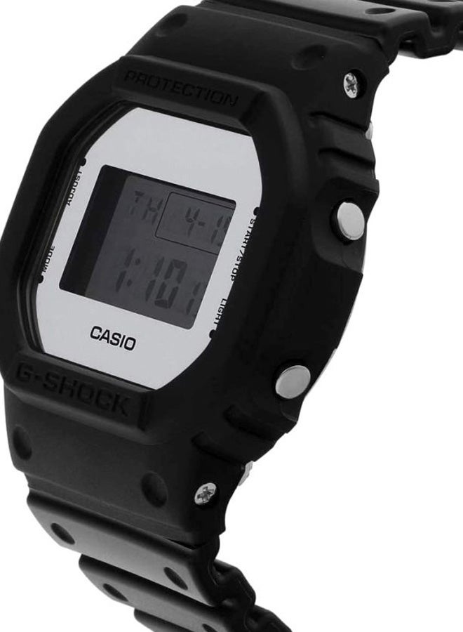 جي شوك ساعة يد رقمية مستطيلة الشكل بسوار من الراتينج مقاس 43 مم - أسود - DW-5600BBMA-1ER - Image 3