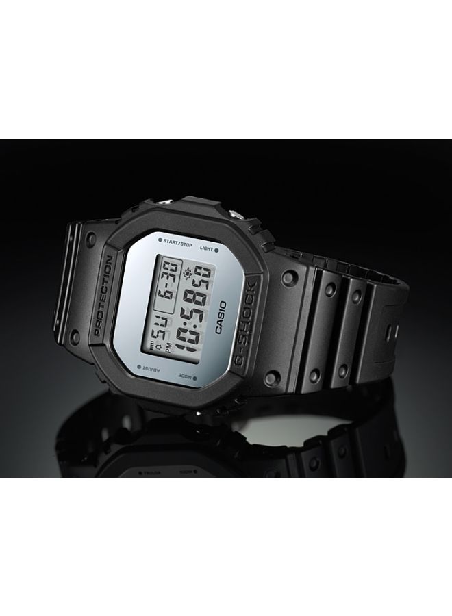 جي شوك ساعة يد رقمية مستطيلة الشكل بسوار من الراتينج مقاس 43 مم - أسود - DW-5600BBMA-1ER - Image 4