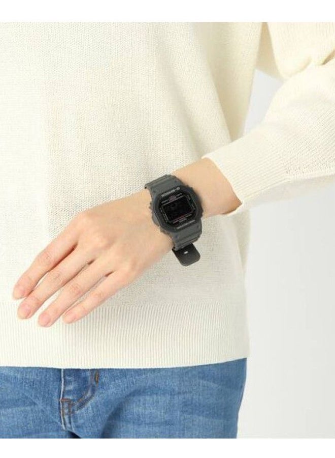 جي شوك ساعة يد رقمية بسوار من الراتينج على شكل ثماني الشكل مقاس 44 مم - لون رمادي طراز DW-5610SU-8DR - Image 3
