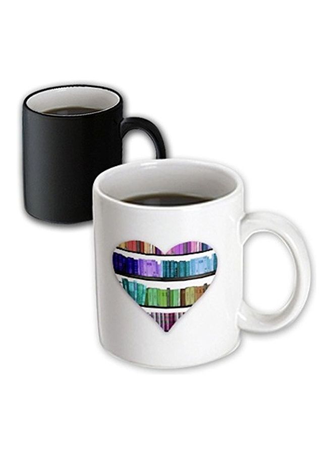 3Dروز فنجان كبير سحري يغير لونه بطبعة صورة رف يحتوي على كتب ملونة بـالوان قوس القزح داخل شكل القلب أبيض - Image 2