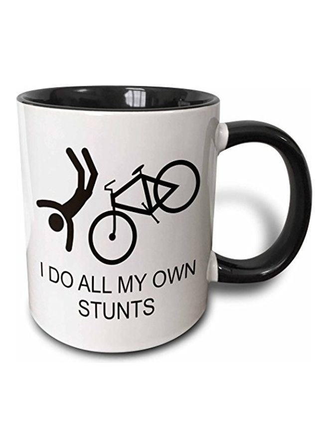 "مج قهوة بطبعة عبارة "I Do All My Own Stunts" أسود/أبيض
