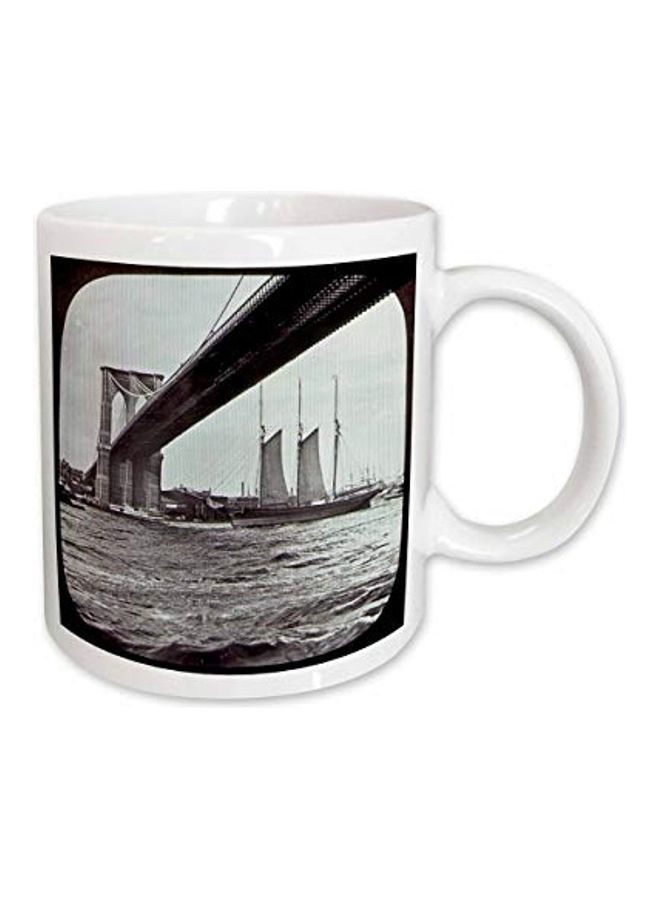 3Dروز مج قهوة بطبعة جسر بروكلين مع قارب شراعي أبيض/رمادي/أسود - Image 1