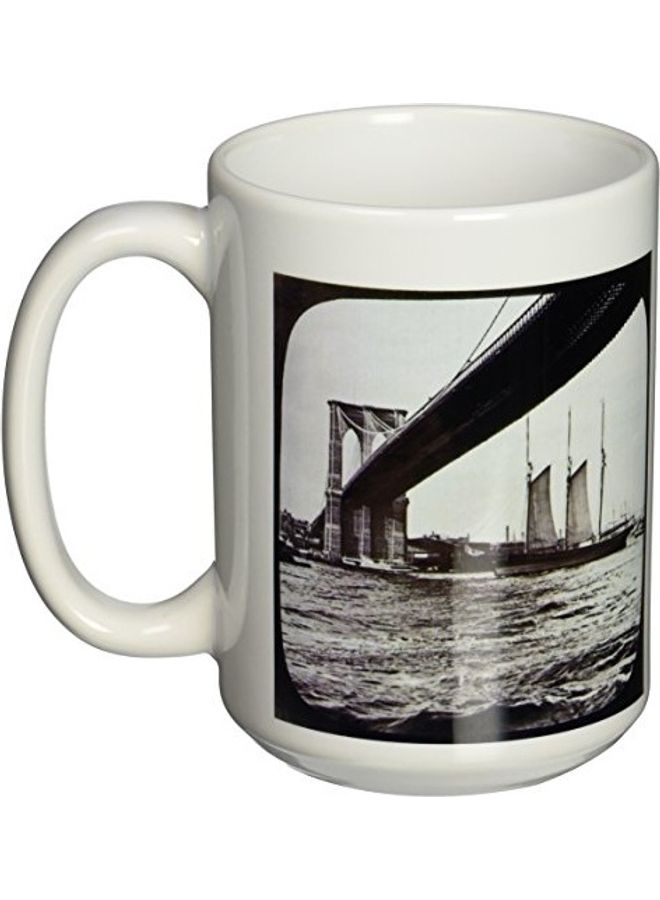 3Dروز مج قهوة بطبعة جسر بروكلين مع قارب شراعي أبيض/رمادي/أسود - Image 3
