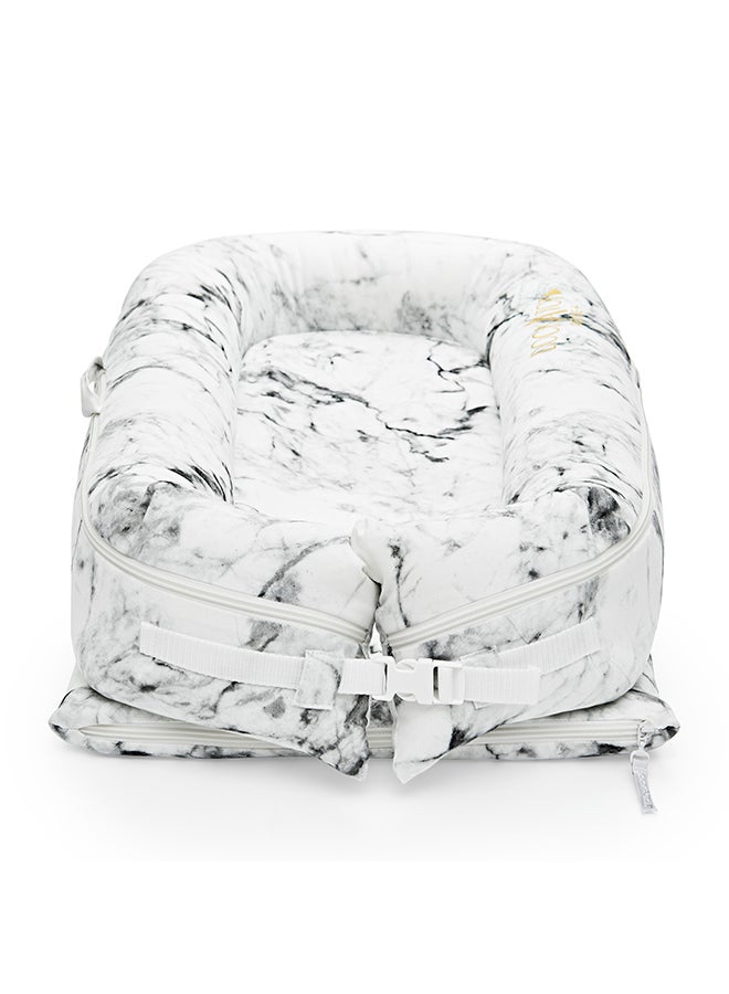 دوك إيه توت غطاء من مجموعة ديلوكس بلس بلون كارارا رخامي - Image 5