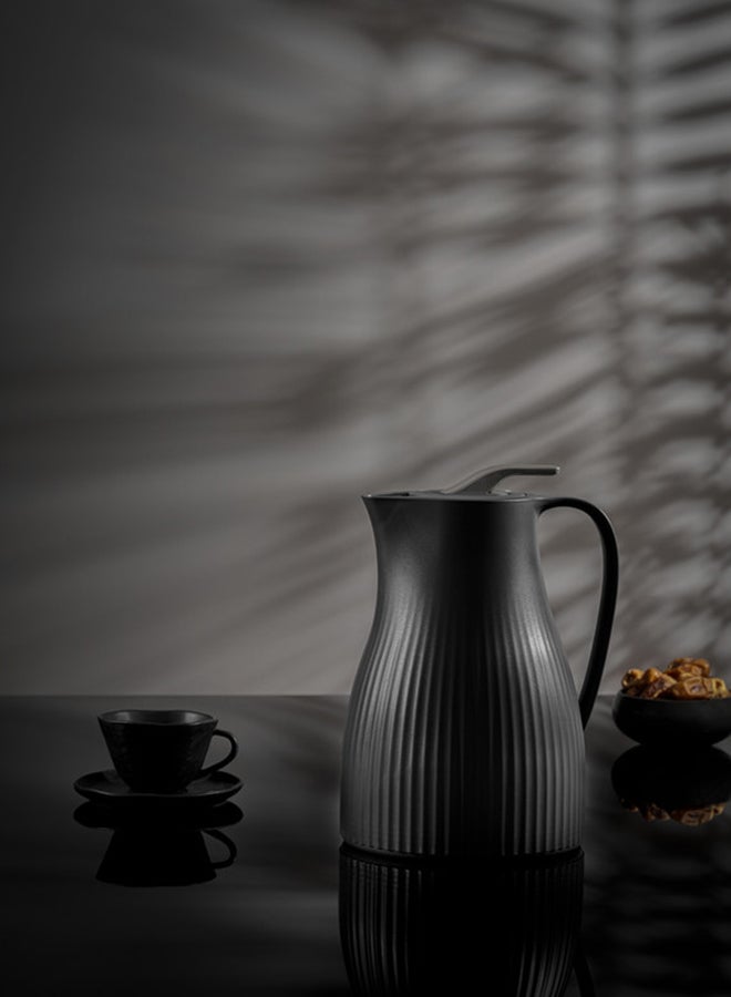 دلتي قارورة مفرغة من الهواء من البلاستيك أسود - Image 2