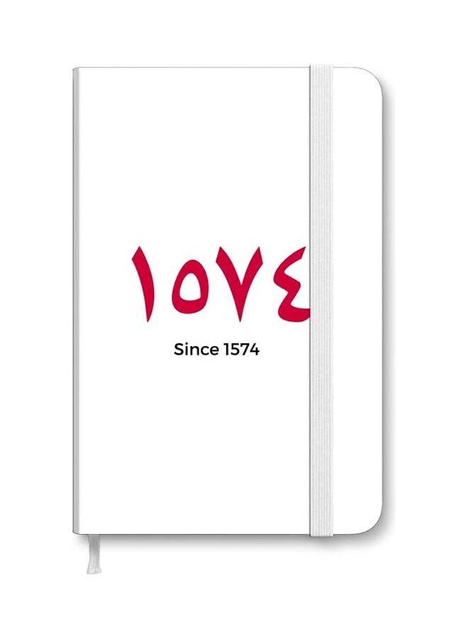 ستايلايزد دفتر ملاحظات بتصميم عصري وغلاف سميك وصلب مقاس A5 بطبعة عبارة "Since 1574" أبيض - Image 1
