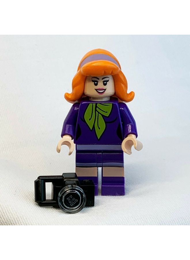 LEGO - Scooby-Doo Minifigure - Daphne With Camera (75904) 6+ Years - Image 1