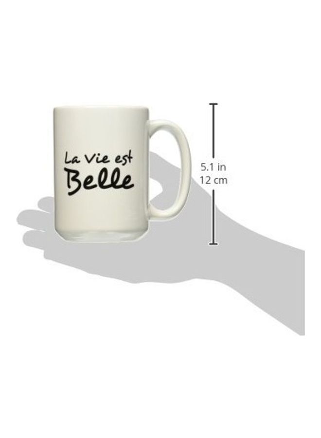 3Dروز مج من السيراميك بطبعة عبارة "Life Is Beautiful In French" الحياة جميلة بالفرنسية . أبيض/ أسود - Image 2