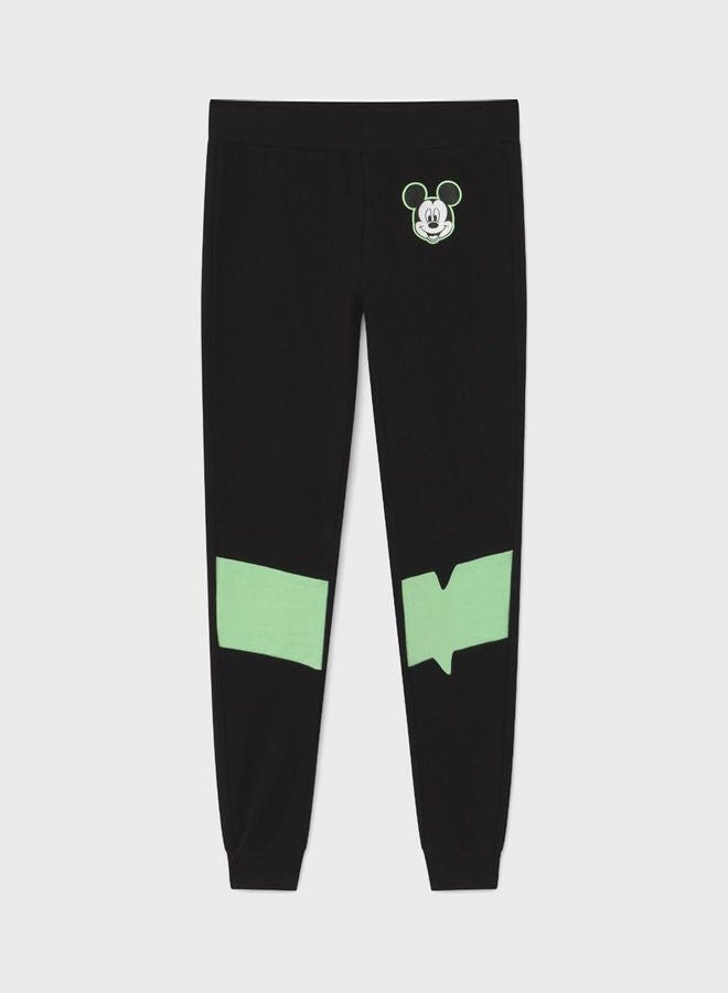 بلو إيج بنطال ضيق مزين برسمة مستوحاة من شخصية ميكي أسود/أخضر - Image 2