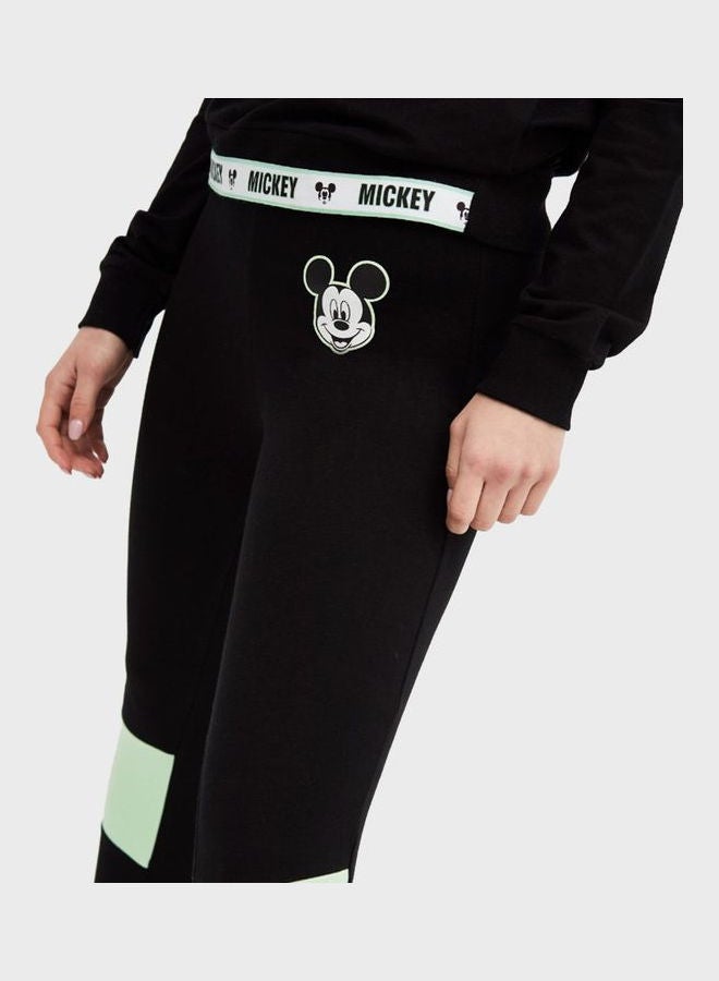 بلو إيج بنطال ضيق مزين برسمة مستوحاة من شخصية ميكي أسود/أخضر - Image 4
