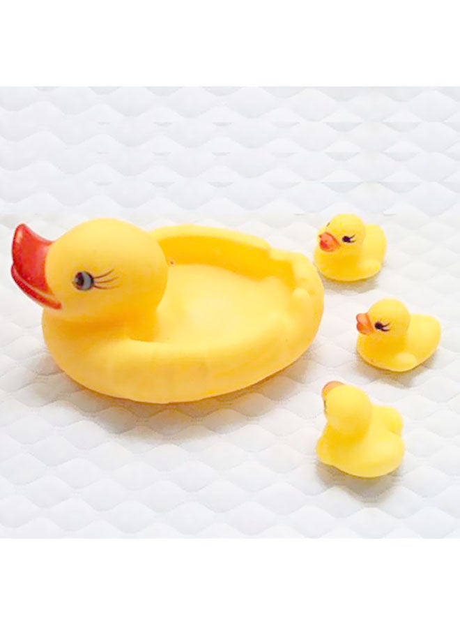 بيوينتي طقم ألعاب استحمام تصدر صوتاً على شكل بط من المطاط مكون من 4 قطع - Image 2