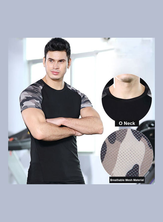 تيشيرت بفتحة رقبة مستديرة مزين بطبعة كاموفلاج أسود/ رمادي - Image 3