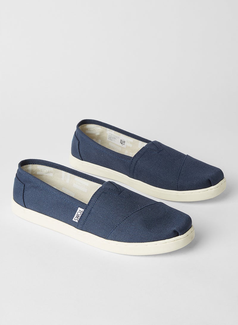 TOMS - Youth Classics Slip-Ons Blue - Image 1