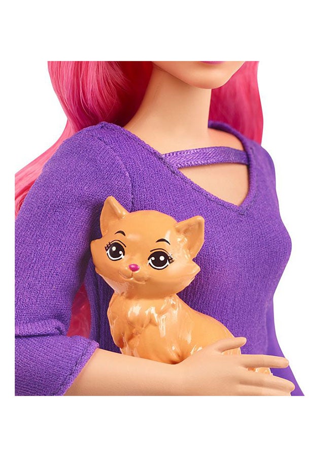 Barbie Travel Co Lead Daisy Doll  - Image 4