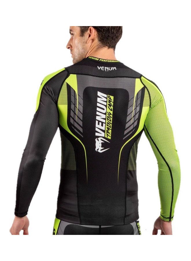 VENUM Training Camp 3.0 Long Sleeves Rashguard Black/Neo Yellow  - Image 4