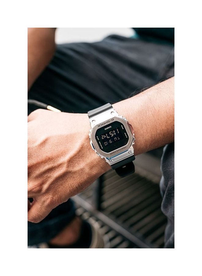 كاسيو ساعة يد رقمية بسوار من الراتنج طراز GM-5600-1DR للرجال - Image 2