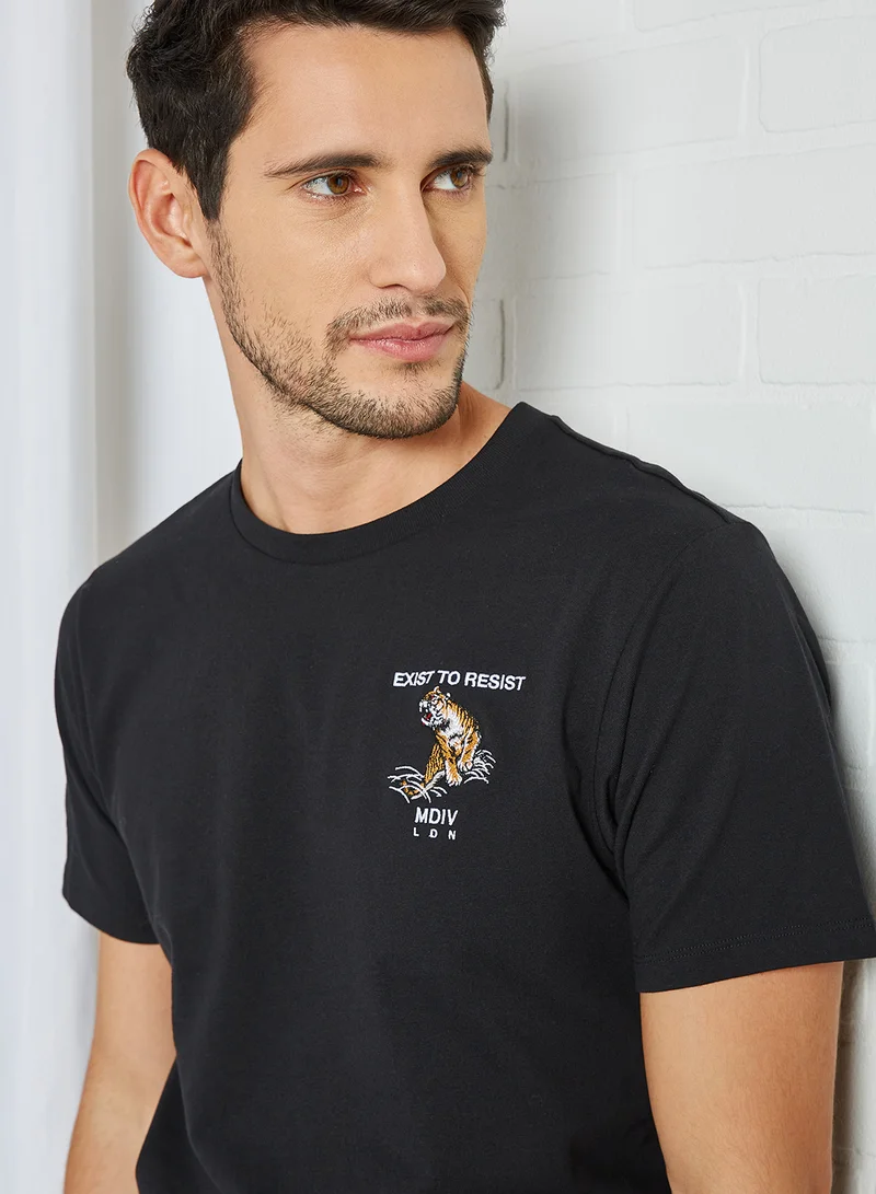 MUSIUM DIV. Short Sleeve Logo T-Shirt Black