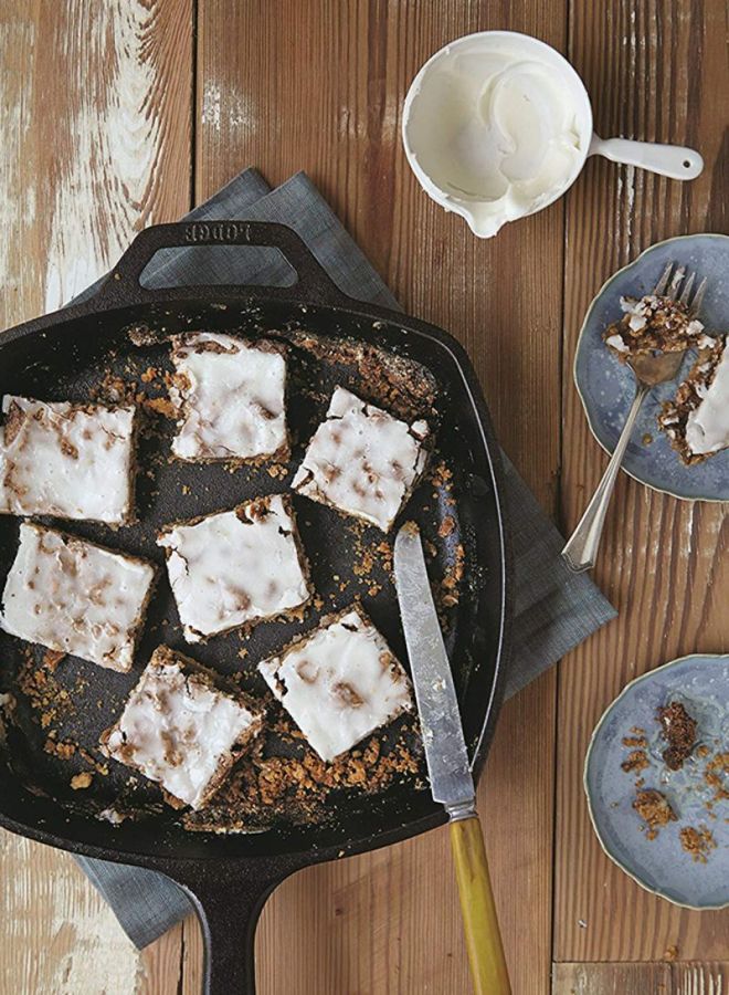 LODGE Square Skillet Seasoned Black 10.5inch  - Image 4