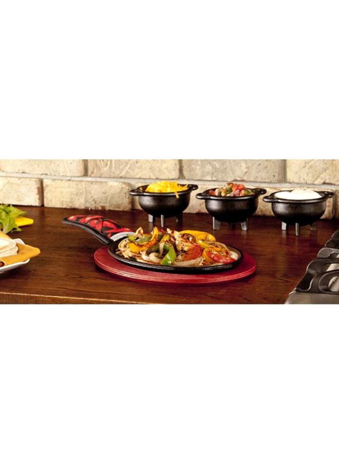 LODGE Pack Of 3  Chilli Pepper Mitten And Wooden Mat Set Red  - Image 5