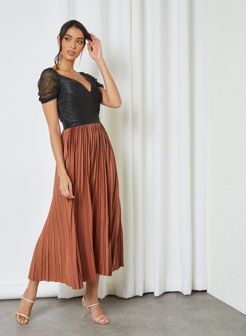 ثريدز باي اجوني فستان لوريكس بتنورة بكسرات بني - Image 1