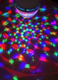 بيوينتي ضوء على شكل كرة ديسكو من الكريستال مزودٌ بتقنية بلوتوث شفاف/ أسود 32 x 19سم  - Image 2