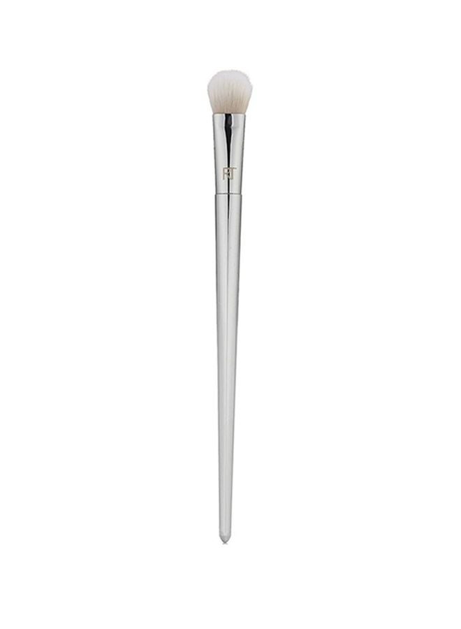 REAL TECHNIQUES Bold Metals 200 Oval Shadow Brush Silver  - Image 1