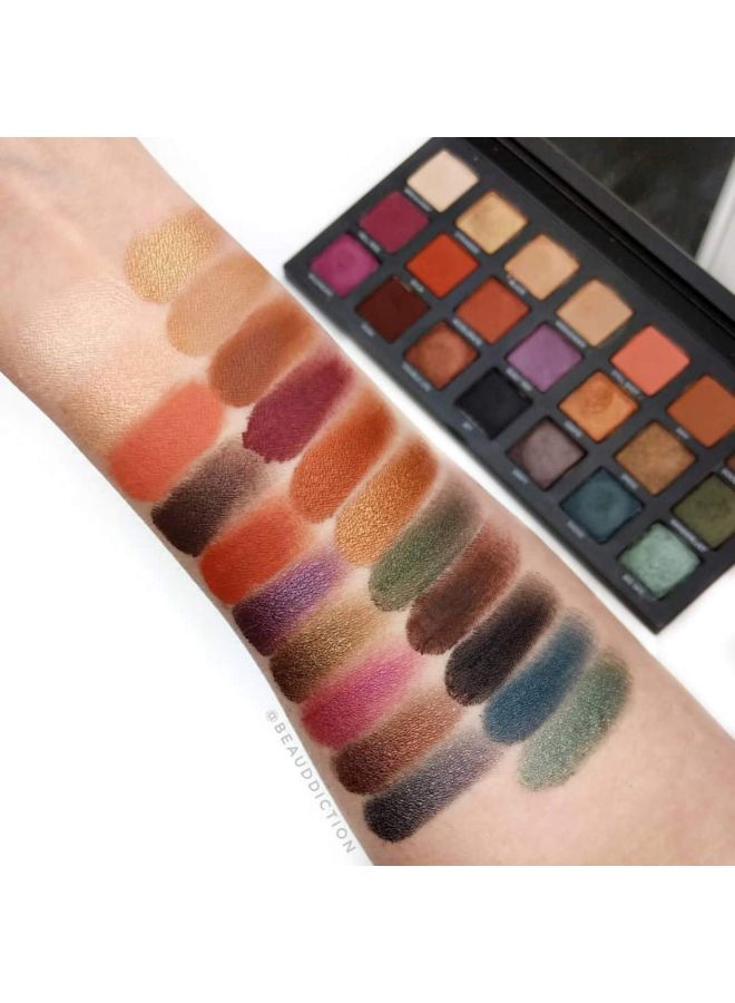 Urban Decay - Born To Run Eyeshadow Palette Green/Blue/Beige - Image 1