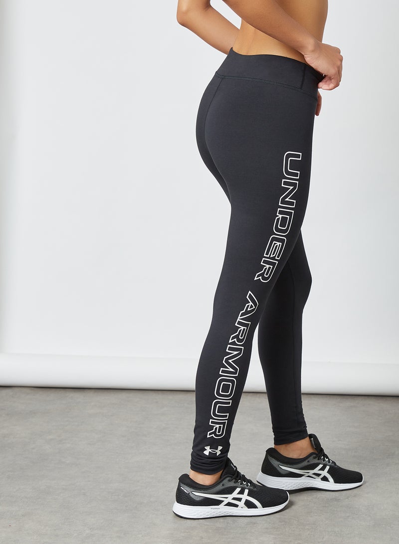 اندر ارمر بنطال ضيق فيفوريت بطبعة نصية للعلامة التجارية أسود - Image 2