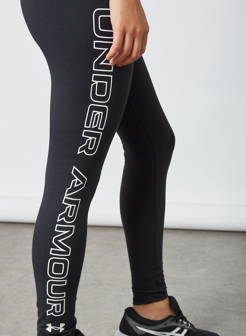 اندر ارمر بنطال ضيق فيفوريت بطبعة نصية للعلامة التجارية أسود - Image 4