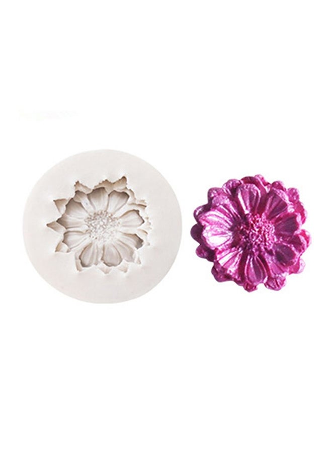 ISank Flower Shaped Decorative Baking Mould White 4.8x4.8x0.3cm - Image 1