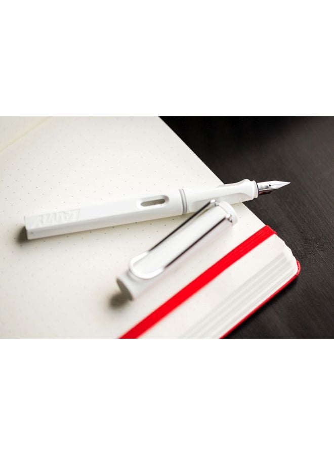 LAMY Safari Fountain Pen With 5 Ink Cartridge White/Silver - Image 4