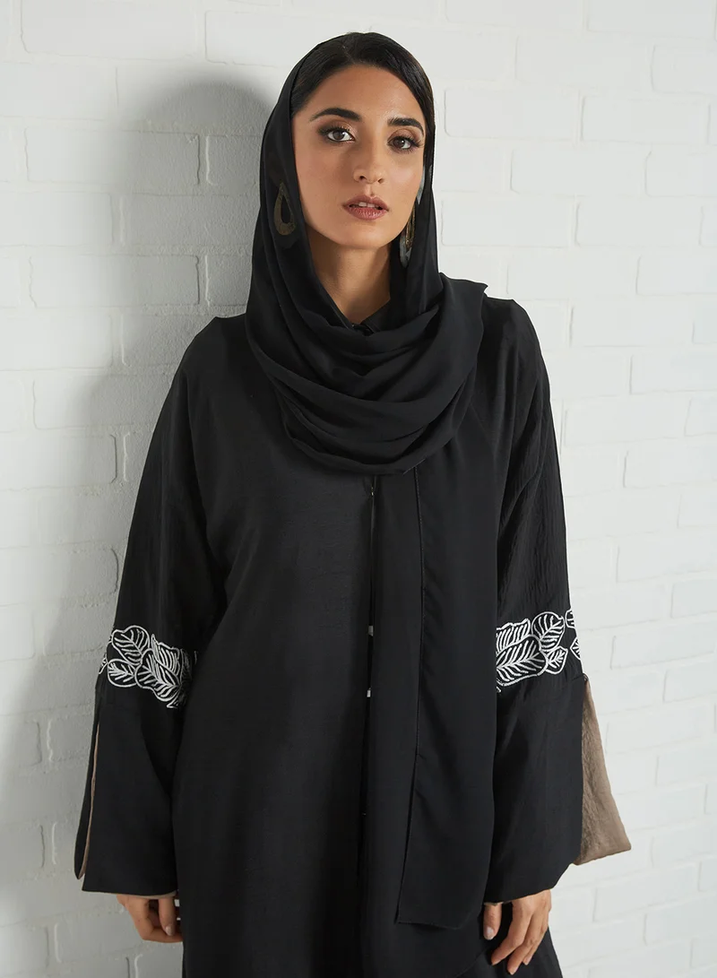 Ajooni Contrast Embroidered Abaya Black