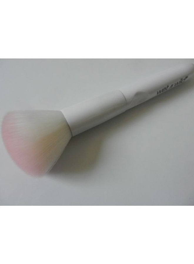Wet N Wild - Makeup Powder Brush White/Pink - Image 1