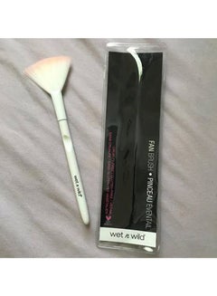 Wet N Wild Face Fan Brush White/Pink  - Image 4