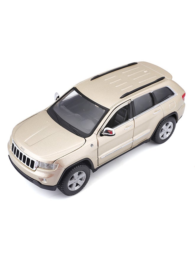 Maisto - Special Edition Grand Cherokee Laredo 1:24 Diecast Jeep  - Colour May Vary - Image 1