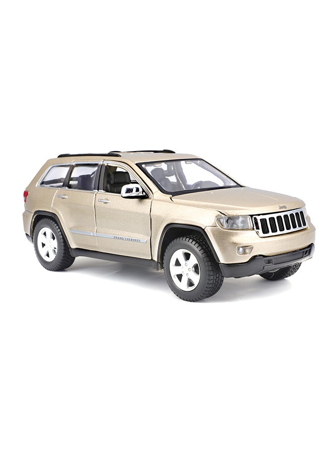 Maisto - Special Edition Grand Cherokee Laredo 1:24 Diecast Jeep  - Colour May Vary - Image 1