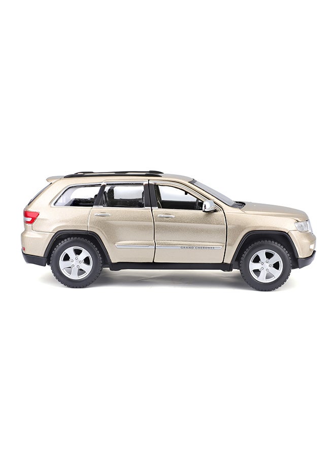 Maisto - Special Edition Grand Cherokee Laredo 1:24 Diecast Jeep  - Colour May Vary - Image 1
