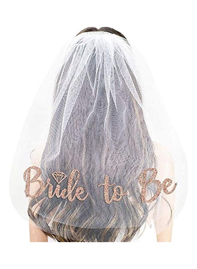 بارتي ويذ إيما - حجاب بطبعة عبارة "Bride To Be" . - Image 1