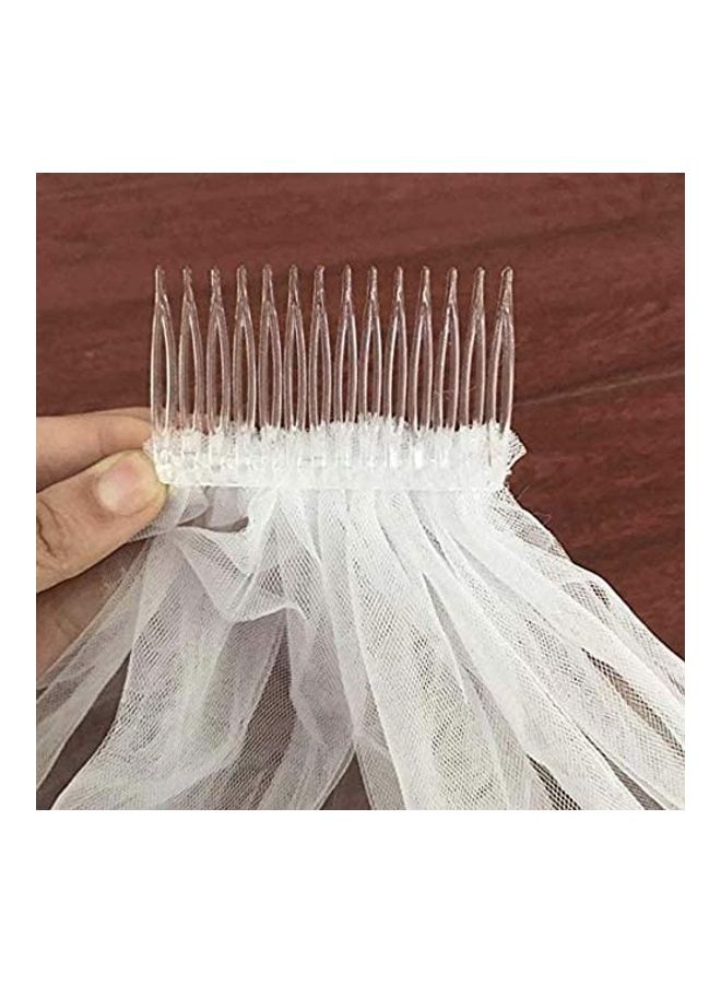 بارتي ويذ إيما - حجاب بطبعة عبارة "Bride To Be" . - Image 1