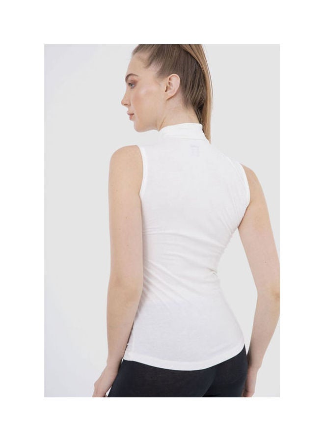 كارينا بلوزة بياقة عالية وبدون أكمام أوف وايت - Image 2