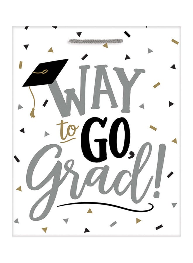 أمسكان حقيبة هدايا لامعة مطبوع عليها عبارة "Way To Go Large Grad"