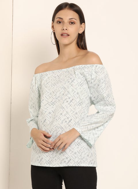 بلوزة مكشوفة الكتفين مزينة بنقوش مطبوعة أبيض/ أسود