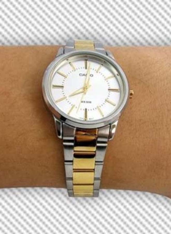 CASIO Women's Enticer Analog Quartz Watch LTP1303SG-7A - 30 mm - Silver/Gold - Image 4