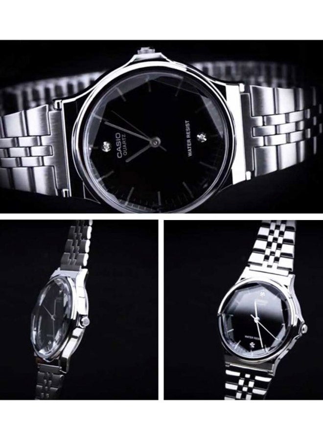 كاسيو ساعة يد بعقارب وسوار من الإستانلس ستيل طراز MQ-1000D-1A2DF مقاس 39 مم - لون فضي للنساء - Image 5