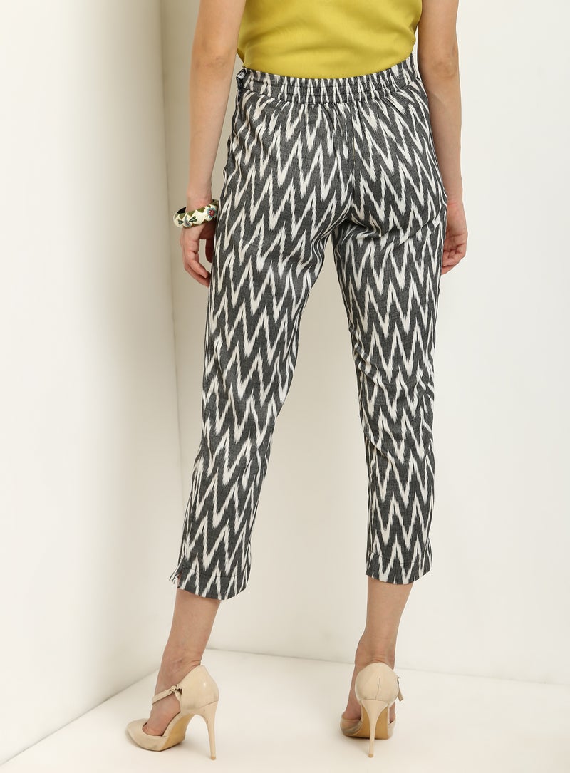 Aila Women's Printed High Waist Cropped Pants Grey/White  - Image 2