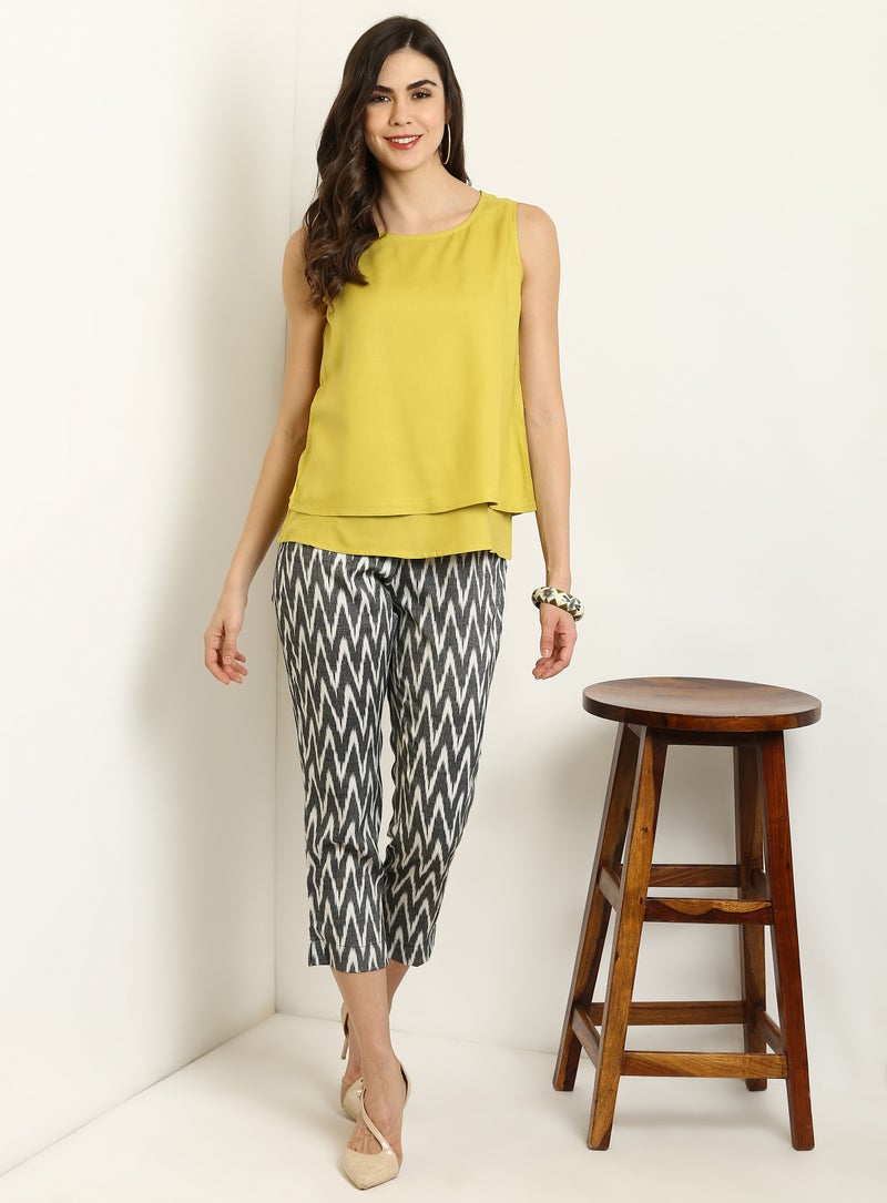 Aila Women's Printed High Waist Cropped Pants Grey/White  - Image 3