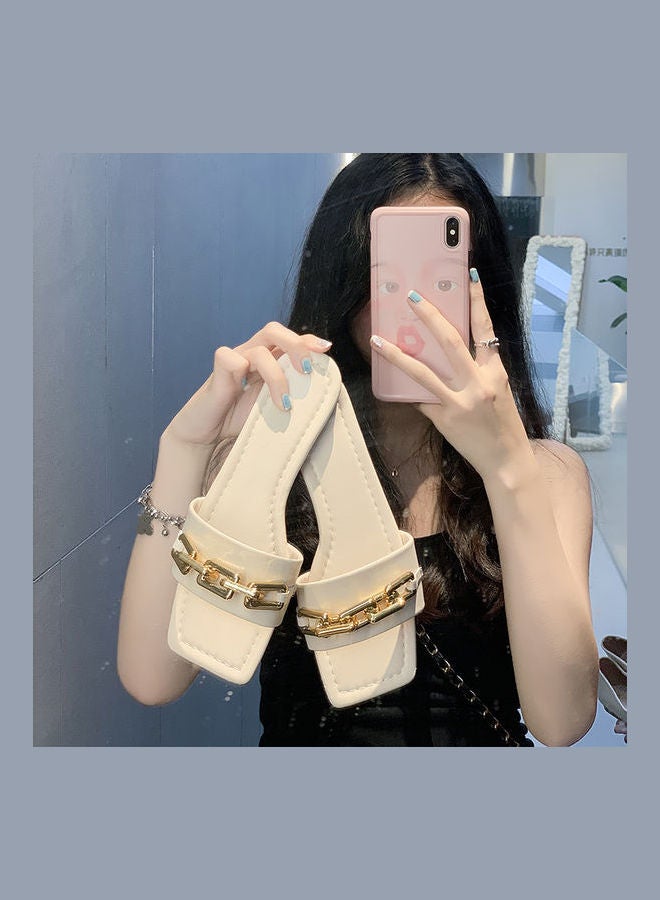 شبشب مسطح مريح بتصميم بسيط أبيض/ذهبي  - Image 2