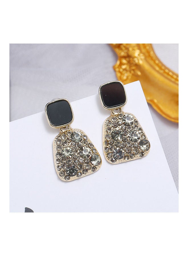 أقراط عصرية أنيقة مرصعة بحجر الراين