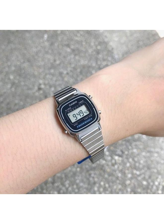 كاسيو ساعة يد رقمية بسوار من الإستانلس ستيل طراز LA670WA-2DF مقاس 30 مم - لون فضي للنساء - Image 5